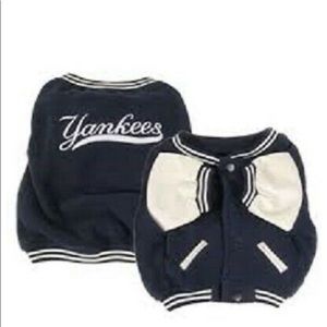 Sporty paws blue and white yankee jersey jacket size Large fits 20/25lbs